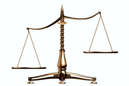 JUDICIÁRIO QUER LEI DIFERENTE, PARA ELE: Juízes recorrem ao Supremo para suspender Emenda do Teto de Gastos balanca justica desequilibrada